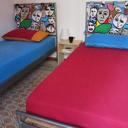 Area 12 Bb Bed & Breakfast Trapani Bagian luar foto