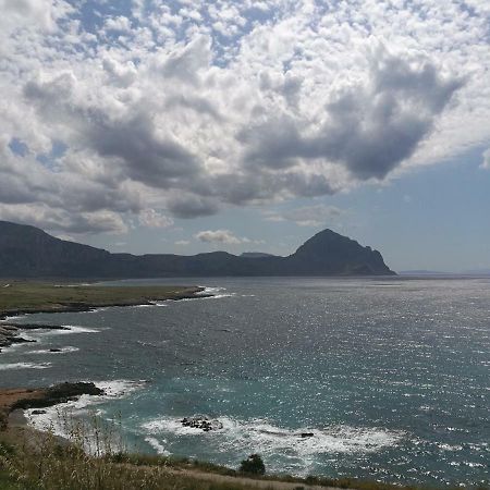 Area 12 Bb Bed & Breakfast Trapani Bagian luar foto