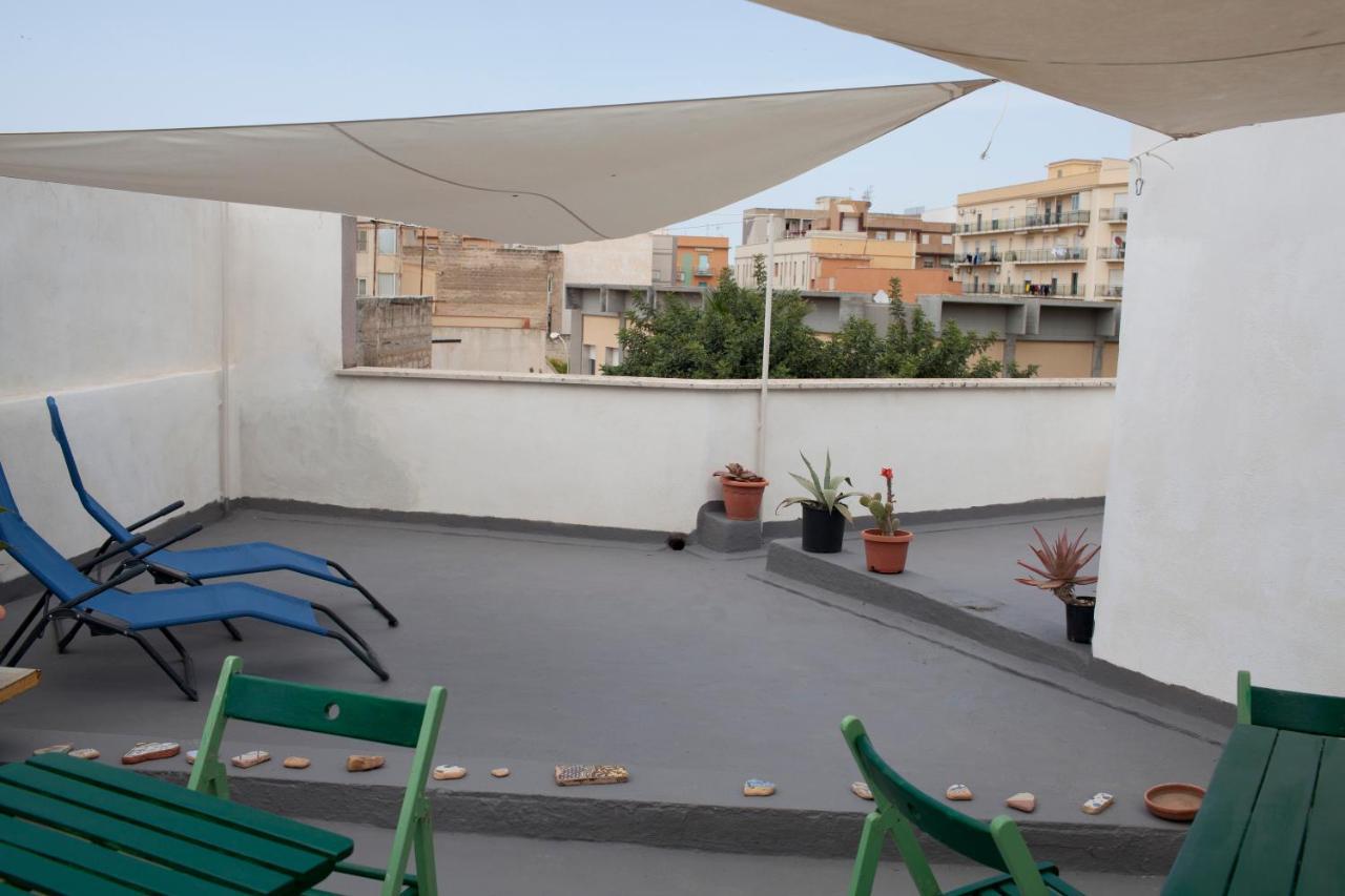 Area 12 Bb Bed & Breakfast Trapani Bagian luar foto