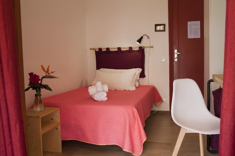 Area 12 Bb Bed & Breakfast Trapani Bagian luar foto