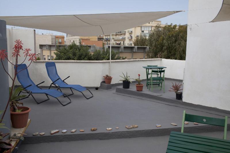 Area 12 Bb Bed & Breakfast Trapani Bagian luar foto