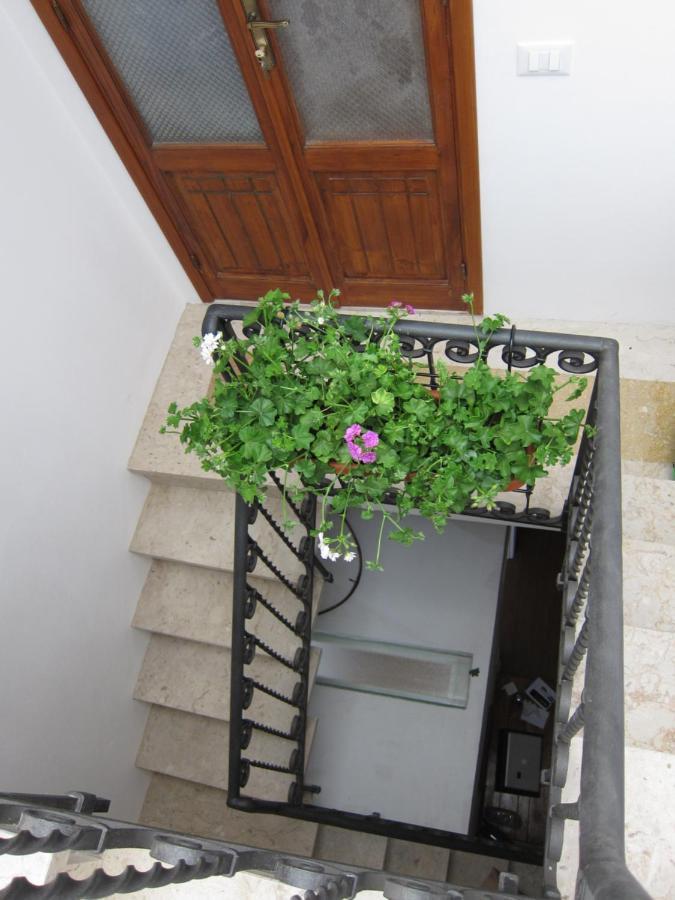 Area 12 Bb Bed & Breakfast Trapani Bagian luar foto