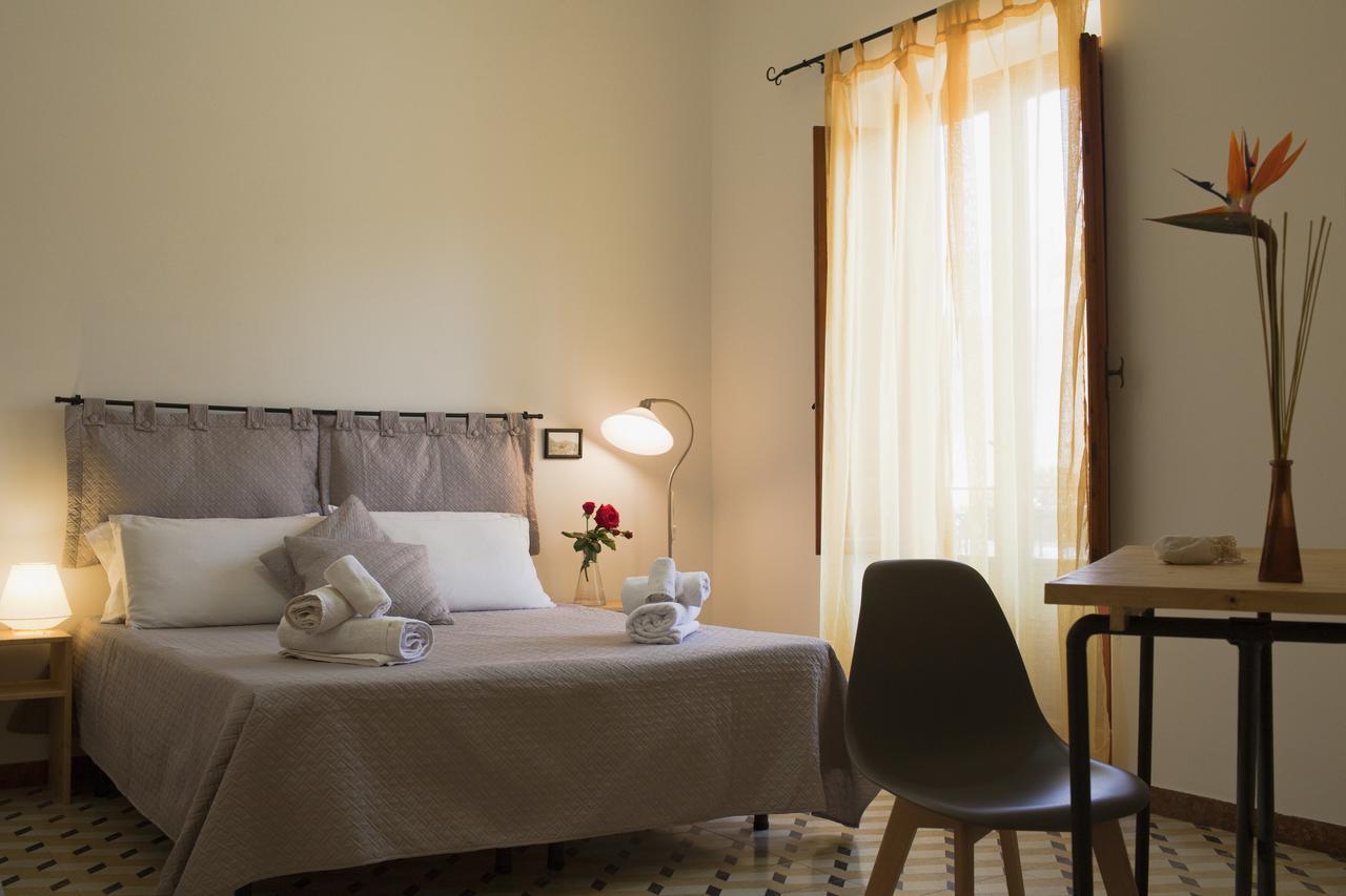 Area 12 Bb Bed & Breakfast Trapani Bagian luar foto