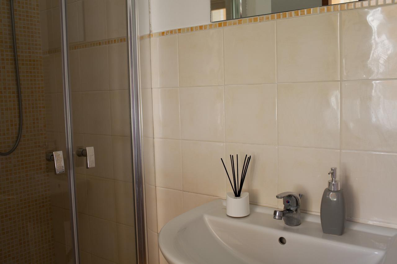 Area 12 Bb Bed & Breakfast Trapani Bagian luar foto
