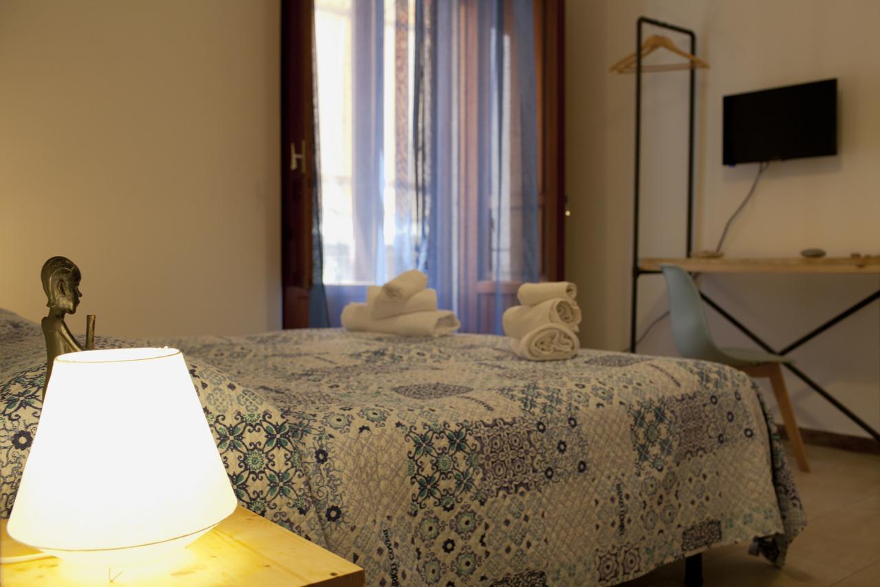 Area 12 Bb Bed & Breakfast Trapani Bagian luar foto