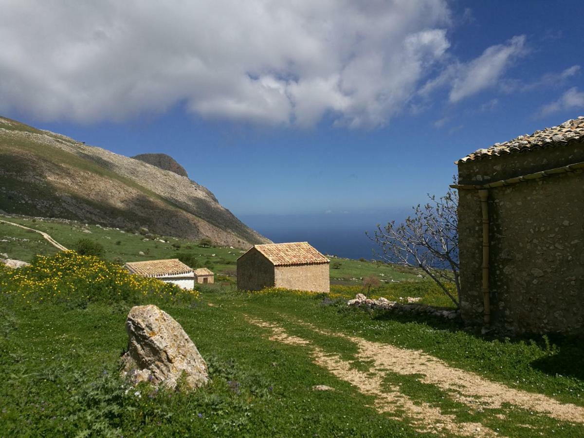Area 12 Bb Bed & Breakfast Trapani Bagian luar foto
